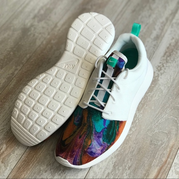 NWT Nike Roshe One Print - Picture 2 of 8